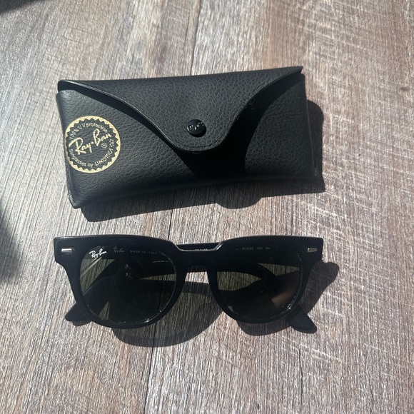 Ray-Ban Meteor Black Sunglasses with Case - Picture 1 of 4
